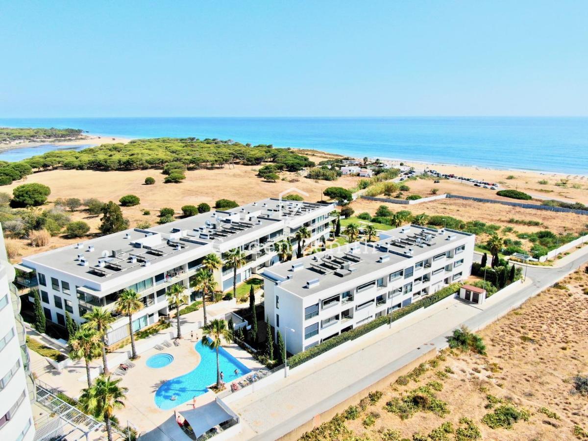Cavalo Preto Luxury Beach Apartment By Golden Zenith Quarteira Exterior photo
