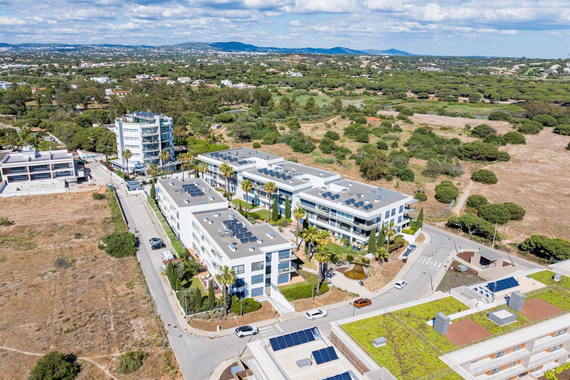 Cavalo Preto Luxury Beach Apartment By Golden Zenith Quarteira Exterior photo