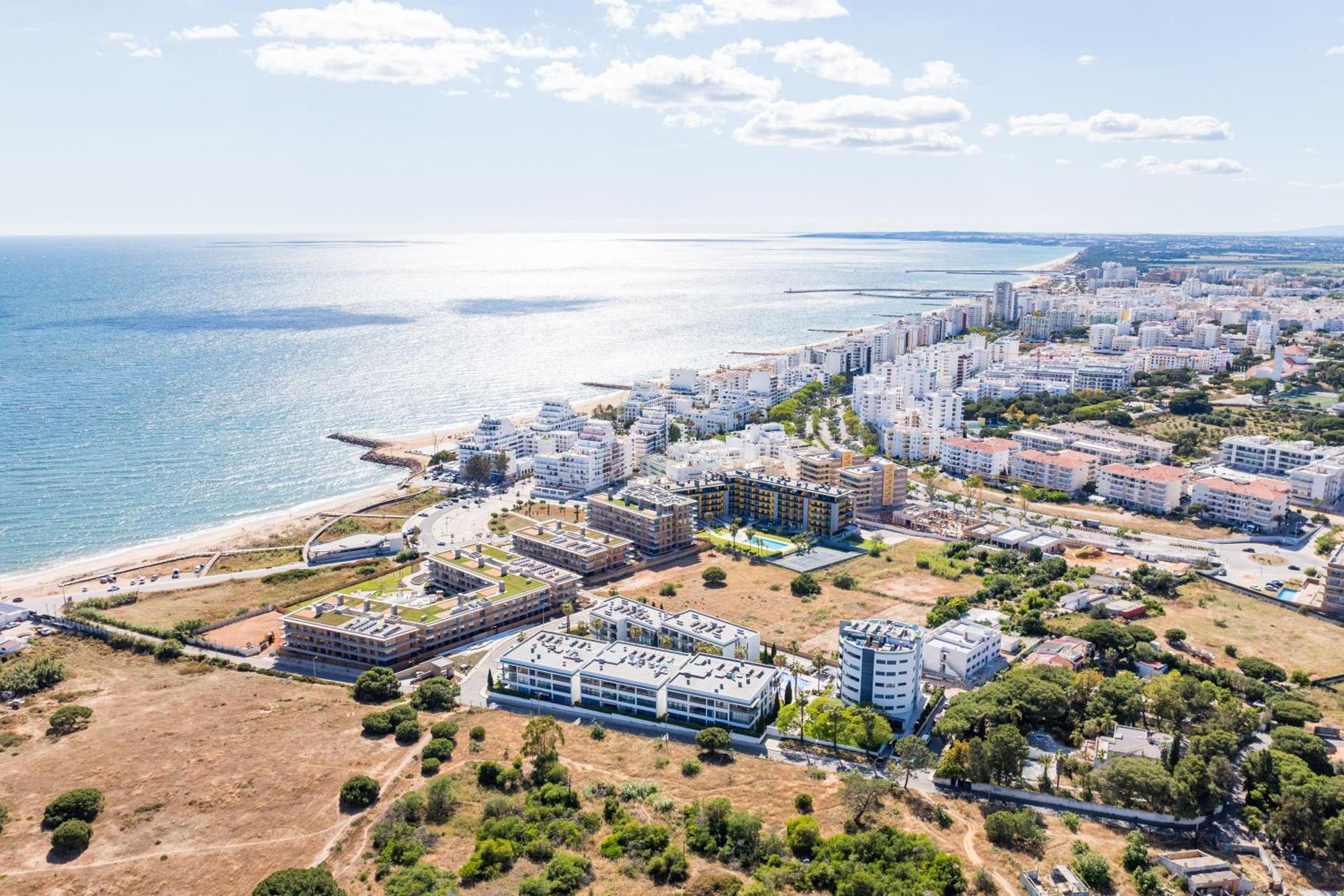 Cavalo Preto Luxury Beach Apartment By Golden Zenith Quarteira Exterior photo